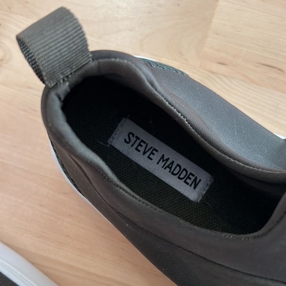 Men’s Size 11 Steve Madden Shoe - Picture 2 of 3